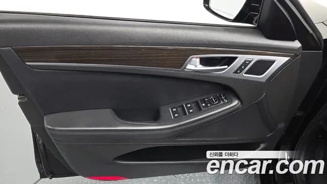 2017 Genesis G80 3.3 GDI AWD Sold VIN KMHGL41DDHU235695 – undercarriage 2017 Genesis G80 3.3 GDI AWD Sold VIN KMHGL41DDHU235695 – undercarriage