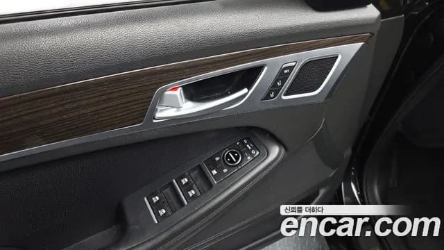 2017 Genesis G80 3.3 GDI AWD Sold VIN KMHGL41DDHU235695 – trunk area 2017 Genesis G80 3.3 GDI AWD Sold VIN KMHGL41DDHU235695 – trunk area