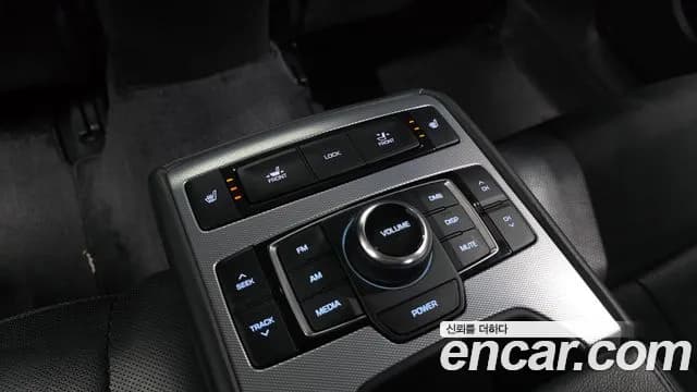 2017 Genesis G80 3.3 GDI AWD Sold VIN KMHGL41DDHU235695 – photo 15 2017 Genesis G80 3.3 GDI AWD Sold VIN KMHGL41DDHU235695 – photo 15