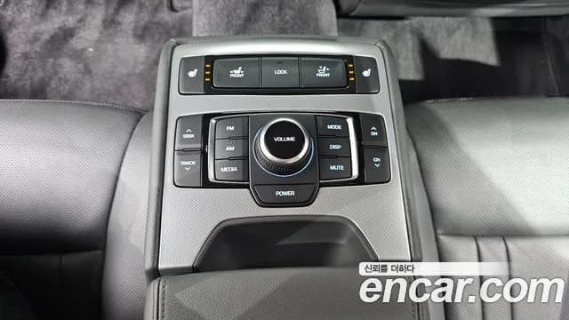2018 Genesis G80 3.3 GDI AWD Sold VIN KMHGL41DDJU265950 – exterior detail 2018 Genesis G80 3.3 GDI AWD Sold VIN KMHGL41DDJU265950 – exterior detail