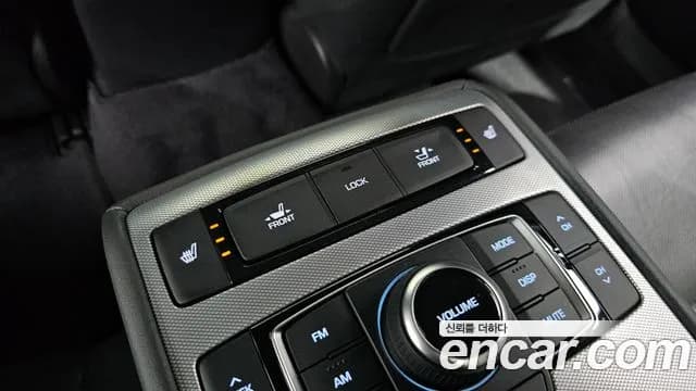 2018 Genesis G80 3.3 GDI AWD Sold VIN KMHGL41DDJU267377 – interior seats 2018 Genesis G80 3.3 GDI AWD Sold VIN KMHGL41DDJU267377 – interior seats