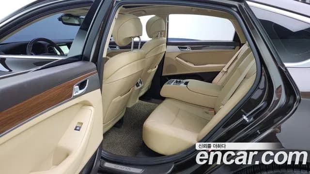 2018 Genesis G80 3.3 GDI AWD Sold VIN KMHGL41DDJU289476 – interior seats 2018 Genesis G80 3.3 GDI AWD Sold VIN KMHGL41DDJU289476 – interior seats