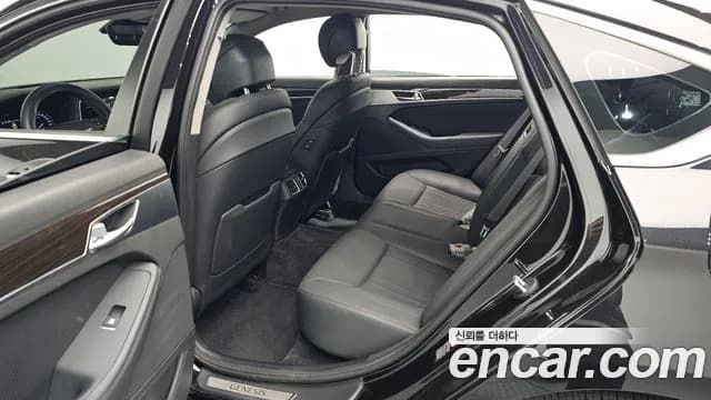 2018 Genesis G80 3.3 GDI AWD Sold VIN KMHGL41DDJU292826 – interior seats 2018 Genesis G80 3.3 GDI AWD Sold VIN KMHGL41DDJU292826 – interior seats