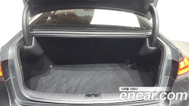 2018 Genesis G80 3.3 GDI AWD Sold VIN KMHGL41DDJU297415 – photo 11 2018 Genesis G80 3.3 GDI AWD Sold VIN KMHGL41DDJU297415 – photo 11