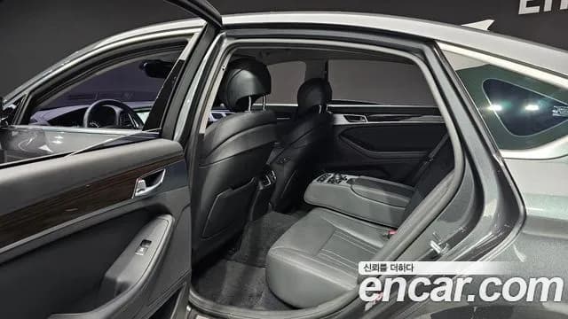 2019 Genesis G80 3.3 GDI AWD Sold VIN KMHGL41DDKU308205 – undercarriage 2019 Genesis G80 3.3 GDI AWD Sold VIN KMHGL41DDKU308205 – undercarriage