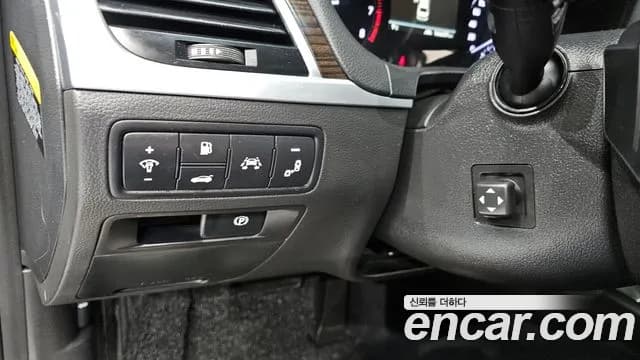 2019 Genesis G80 3.3 GDI AWD Sold VIN KMHGL41DDKU312812 – interior seats 2019 Genesis G80 3.3 GDI AWD Sold VIN KMHGL41DDKU312812 – interior seats