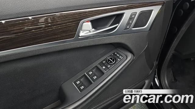 2020 Genesis G80 3.3 GDI AWD Sold VIN KMHGL41DDLU343313 – undercarriage 2020 Genesis G80 3.3 GDI AWD Sold VIN KMHGL41DDLU343313 – undercarriage