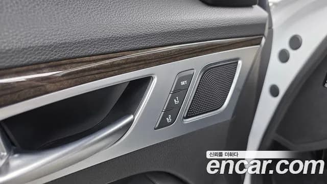 2020 Genesis G80 3.3 GDI AWD Sold VIN KMHGL41DDLU343713 – interior seats 2020 Genesis G80 3.3 GDI AWD Sold VIN KMHGL41DDLU343713 – interior seats
