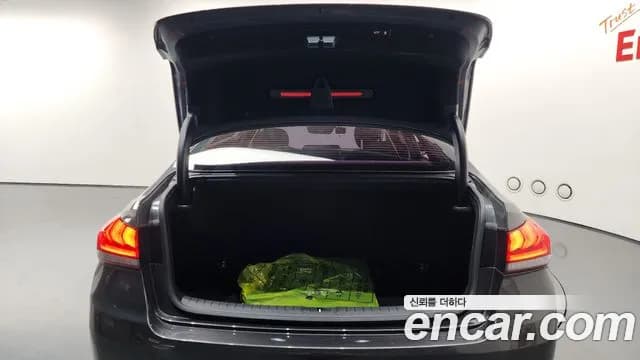 2018 Genesis G80 2.2D AWD Sold VIN KMHGM412DJU284751 – trunk area 2018 Genesis G80 2.2D AWD Sold VIN KMHGM412DJU284751 – trunk area