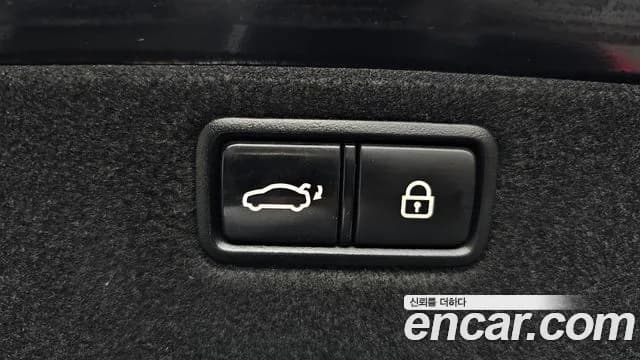 2017 Genesis G80 3.3 GDI Sold VIN KMHGM41DBHU212140 – trunk area 2017 Genesis G80 3.3 GDI Sold VIN KMHGM41DBHU212140 – trunk area