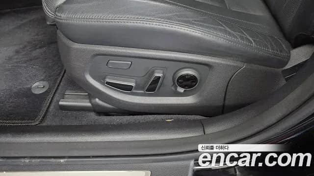 2017 Genesis G80 3.3 GDI Sold VIN KMHGM41DBHU217715 – trunk area 2017 Genesis G80 3.3 GDI Sold VIN KMHGM41DBHU217715 – trunk area