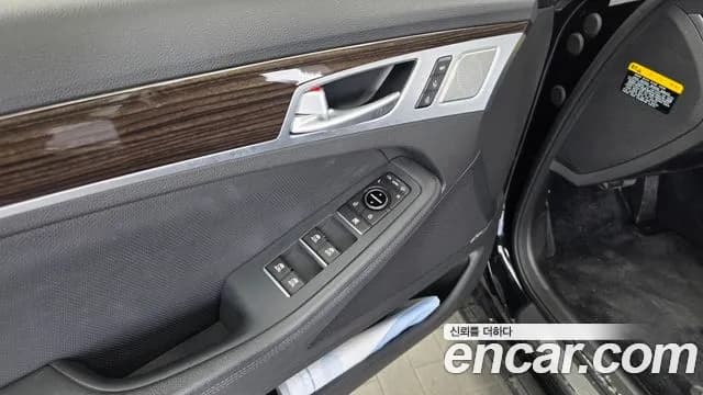 2017 Genesis G80 3.3 GDI Sold VIN KMHGM41DBHU217715 – photo 12 2017 Genesis G80 3.3 GDI Sold VIN KMHGM41DBHU217715 – photo 12