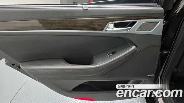 2017 Genesis G80 3.3 GDI Sold VIN KMHGM41DBHU236126 – photo 19 2017 Genesis G80 3.3 GDI Sold VIN KMHGM41DBHU236126 – photo 19