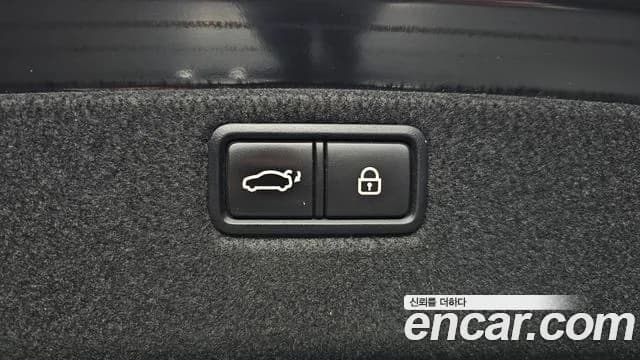 2018 Genesis G80 3.3 GDI Sold VIN KMHGM41DBJU268580 – exterior detail 2018 Genesis G80 3.3 GDI Sold VIN KMHGM41DBJU268580 – exterior detail