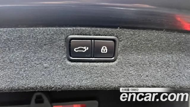 2018 Genesis G80 3.3 GDI Sold VIN KMHGM41DBJU275094 – interior seats 2018 Genesis G80 3.3 GDI Sold VIN KMHGM41DBJU275094 – interior seats
