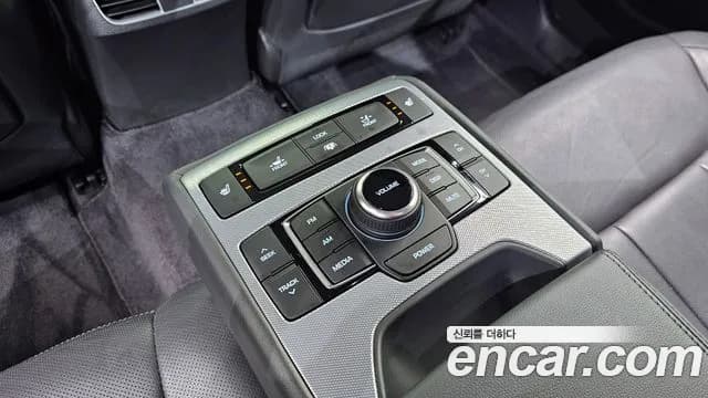 2018 Genesis G80 3.3 GDI Sold VIN KMHGM41DBJU275094 – photo 14 2018 Genesis G80 3.3 GDI Sold VIN KMHGM41DBJU275094 – photo 14