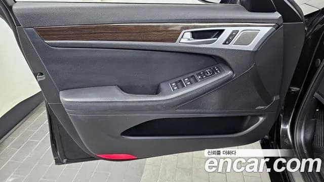 2018 Genesis G80 3.3 GDI Sold VIN KMHGM41DBJU298458 – photo 29 2018 Genesis G80 3.3 GDI Sold VIN KMHGM41DBJU298458 – photo 29