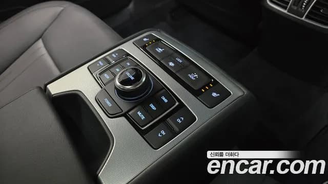 2019 Genesis G80 3.3 GDI Sold VIN KMHGM41DBKU328590 – rear exterior 2019 Genesis G80 3.3 GDI Sold VIN KMHGM41DBKU328590 – rear exterior