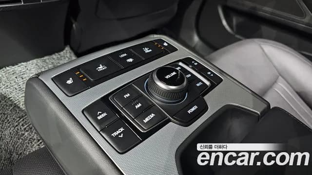2019 Genesis G80 3.3 GDI Sold VIN KMHGM41DBKU333442 – trunk area 2019 Genesis G80 3.3 GDI Sold VIN KMHGM41DBKU333442 – trunk area