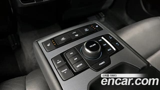 2017 Genesis G80 3.3 GDI AWD Sold VIN KMHGM41DDHU230085 – photo 14 2017 Genesis G80 3.3 GDI AWD Sold VIN KMHGM41DDHU230085 – photo 14