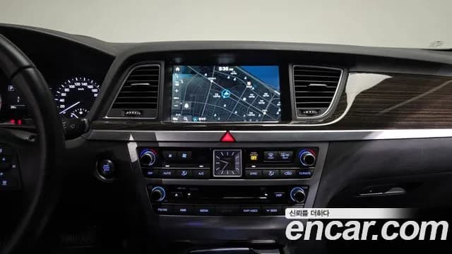 2018 Genesis G80 3.3 GDI AWD Sold VIN KMHGM41DDJU238702 – interior seats 2018 Genesis G80 3.3 GDI AWD Sold VIN KMHGM41DDJU238702 – interior seats