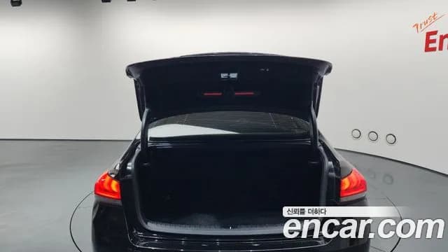 2018 Genesis G80 3.3 GDI AWD Sold VIN KMHGM41DDJU250602 – trunk area 2018 Genesis G80 3.3 GDI AWD Sold VIN KMHGM41DDJU250602 – trunk area