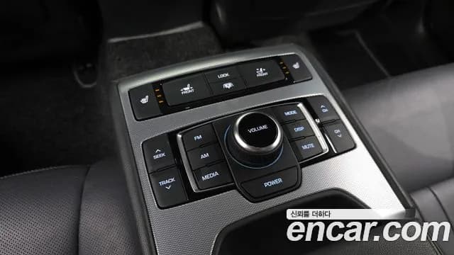 2018 Genesis G80 3.3 GDI AWD Sold VIN KMHGM41DDJU273933 – interior seats 2018 Genesis G80 3.3 GDI AWD Sold VIN KMHGM41DDJU273933 – interior seats