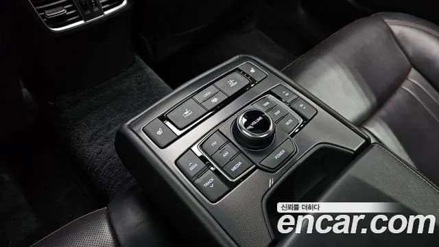 2017 Genesis G80 3.3 T-GDI Sold VIN KMHGN41BBHU223036 – exterior detail 2017 Genesis G80 3.3 T-GDI Sold VIN KMHGN41BBHU223036 – exterior detail