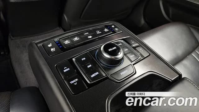 2017 Genesis G80 3.3 T-GDI AWD Sold VIN KMHGN41BDHU215637 – trunk area 2017 Genesis G80 3.3 T-GDI AWD Sold VIN KMHGN41BDHU215637 – trunk area