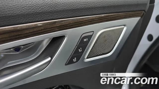 2018 Genesis G80 3.3 GDI Sold VIN KMHGN41DBJU270826 – photo 28 2018 Genesis G80 3.3 GDI Sold VIN KMHGN41DBJU270826 – photo 28