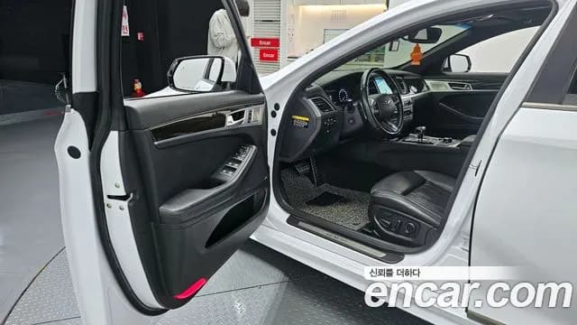 2018 Genesis G80 3.3 GDI Sold VIN KMHGN41DBJU284224 – rear exterior 2018 Genesis G80 3.3 GDI Sold VIN KMHGN41DBJU284224 – rear exterior