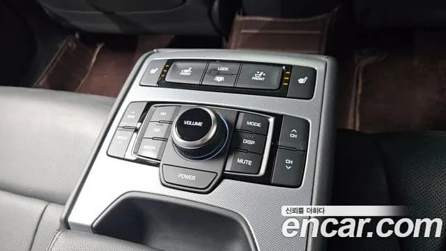 2018 Genesis G80 3.3 GDI Sold VIN KMHGN41DBJU295709 – trunk area 2018 Genesis G80 3.3 GDI Sold VIN KMHGN41DBJU295709 – trunk area