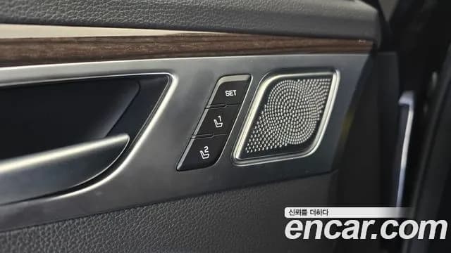 2019 Genesis G80 3.3 GDI Sold VIN KMHGN41DBKU320890 – trunk area 2019 Genesis G80 3.3 GDI Sold VIN KMHGN41DBKU320890 – trunk area