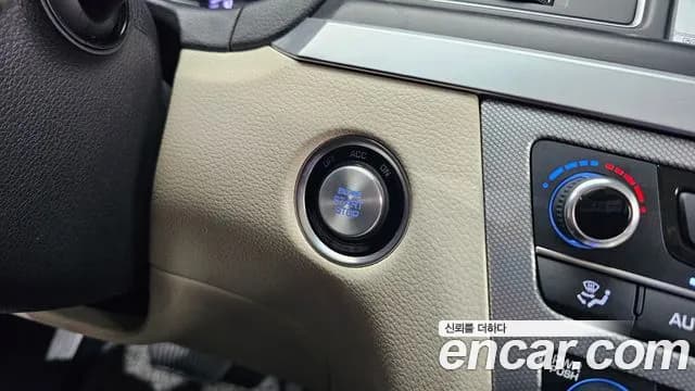 2019 Genesis G80 3.3 GDI Sold VIN KMHGN41DBKU322526 – exterior detail 2019 Genesis G80 3.3 GDI Sold VIN KMHGN41DBKU322526 – exterior detail