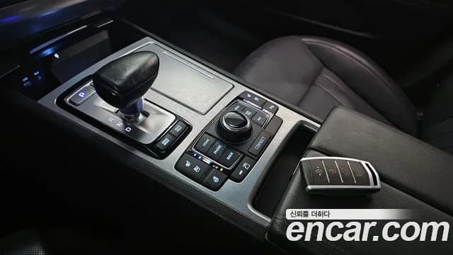 2018 Genesis G80 3.3 GDI AWD Sold VIN KMHGN41DDJU262607 – trunk area 2018 Genesis G80 3.3 GDI AWD Sold VIN KMHGN41DDJU262607 – trunk area