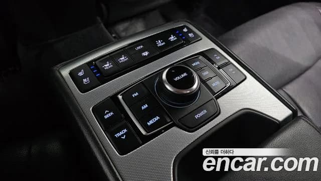 2018 Genesis G80 3.3 GDI AWD Sold VIN KMHGN41DDJU262607 – photo 12 2018 Genesis G80 3.3 GDI AWD Sold VIN KMHGN41DDJU262607 – photo 12
