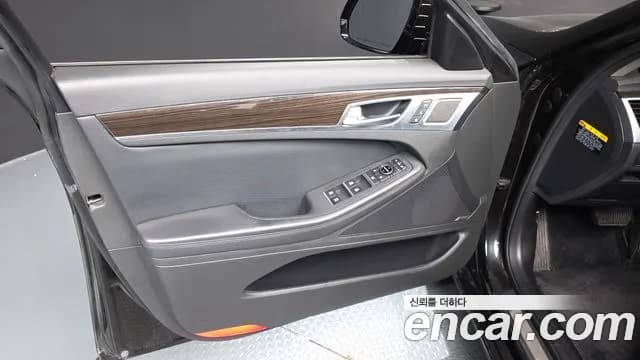 2019 Genesis G80 3.3 GDI AWD Sold VIN KMHGN41DDKU309091 – rear exterior 2019 Genesis G80 3.3 GDI AWD Sold VIN KMHGN41DDKU309091 – rear exterior