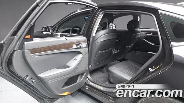 2019 Genesis G80 3.3 GDI AWD Sold VIN KMHGN41DDKU309091 – interior seats 2019 Genesis G80 3.3 GDI AWD Sold VIN KMHGN41DDKU309091 – interior seats