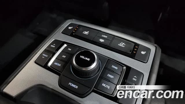 2019 Genesis G80 3.3 GDI AWD Sold VIN KMHGN41DDKU309432 – interior seats 2019 Genesis G80 3.3 GDI AWD Sold VIN KMHGN41DDKU309432 – interior seats