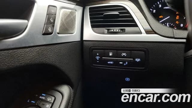 2018 Genesis G80 3.8 GDI Sold VIN KMHGN41EBJU278239 – interior seats 2018 Genesis G80 3.8 GDI Sold VIN KMHGN41EBJU278239 – interior seats