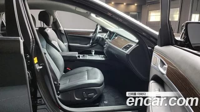 2018 Genesis G80 3.8 GDI Sold VIN KMHGN41EBJU278239 – trunk area 2018 Genesis G80 3.8 GDI Sold VIN KMHGN41EBJU278239 – trunk area