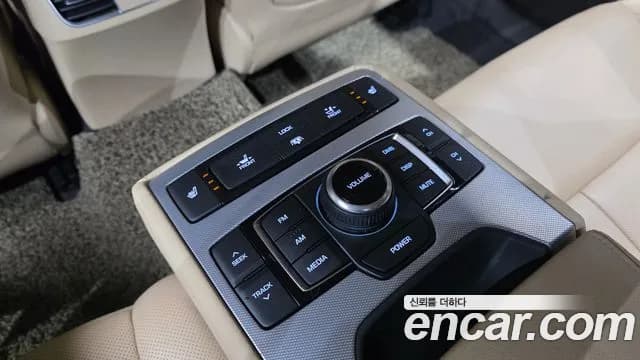 2017 Genesis G80 3.8 GDI AWD Sold VIN KMHGN41EDHU219604 – interior seats 2017 Genesis G80 3.8 GDI AWD Sold VIN KMHGN41EDHU219604 – interior seats