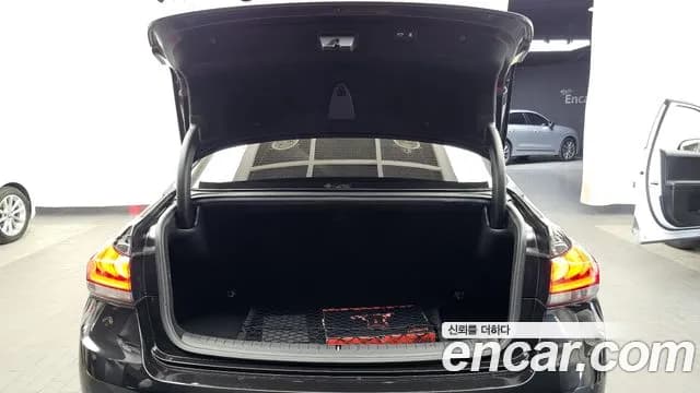 2018 Genesis G80 3.8 GDI AWD Sold VIN KMHGN41EDJU236951 – photo 32 2018 Genesis G80 3.8 GDI AWD Sold VIN KMHGN41EDJU236951 – photo 32