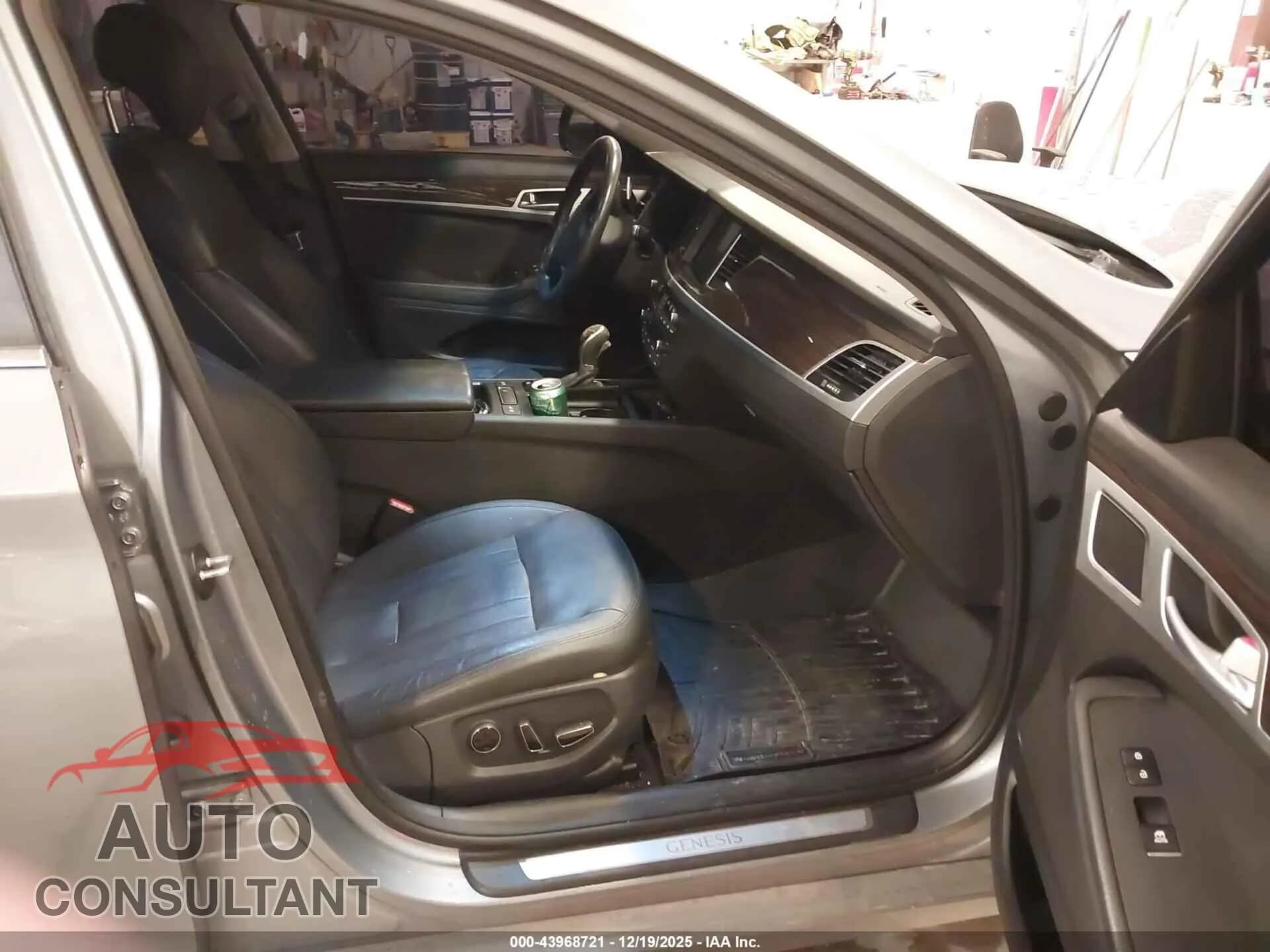 2015 HYUNDAI GENESIS Damaged VIN KMHGN4JE8FU058131 – interior seats 2015 HYUNDAI GENESIS Damaged VIN KMHGN4JE8FU058131 – interior seats