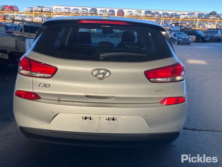 2017 Hyundai i30 Used VIN KMHH351DVJU039644 – trunk area 2017 Hyundai i30 Used VIN KMHH351DVJU039644 – trunk area
