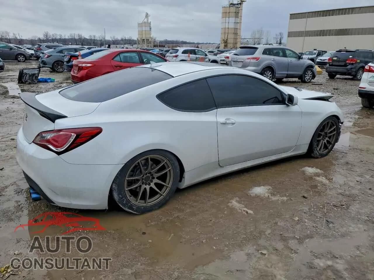 2013 HYUNDAI GENESIS Damaged VIN KMHHT6KD5DU099597 – side profile 2013 HYUNDAI GENESIS Damaged VIN KMHHT6KD5DU099597 – side profile