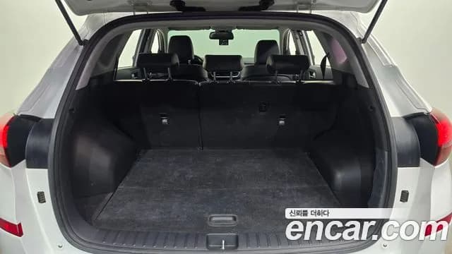 2019 Hyundai All New Tucson Diesel 2.0 2WD Sold VIN KMHJ381ABKU923471 – trunk area 2019 Hyundai All New Tucson Diesel 2.0 2WD Sold VIN KMHJ381ABKU923471 – trunk area