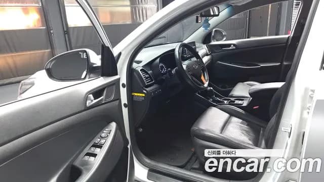 2019 Hyundai All New Tucson Diesel 2.0 2WD Sold VIN KMHJ581ABKU816479 – exterior detail 2019 Hyundai All New Tucson Diesel 2.0 2WD Sold VIN KMHJ581ABKU816479 – exterior detail