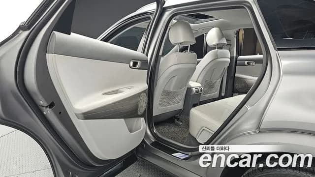 2019 Hyundai Nexo Premium Sold VIN KMHJ8816FKU002802 – rear exterior 2019 Hyundai Nexo Premium Sold VIN KMHJ8816FKU002802 – rear exterior