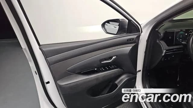 2025 Hyundai The New Tucson (NX4) Gasoline 1.6 Turbo 2WD Sold VIN KMHJE81BGSU411743 – trunk area 2025 Hyundai The New Tucson (NX4) Gasoline 1.6 Turbo 2WD Sold VIN KMHJE81BGSU411743 – trunk area